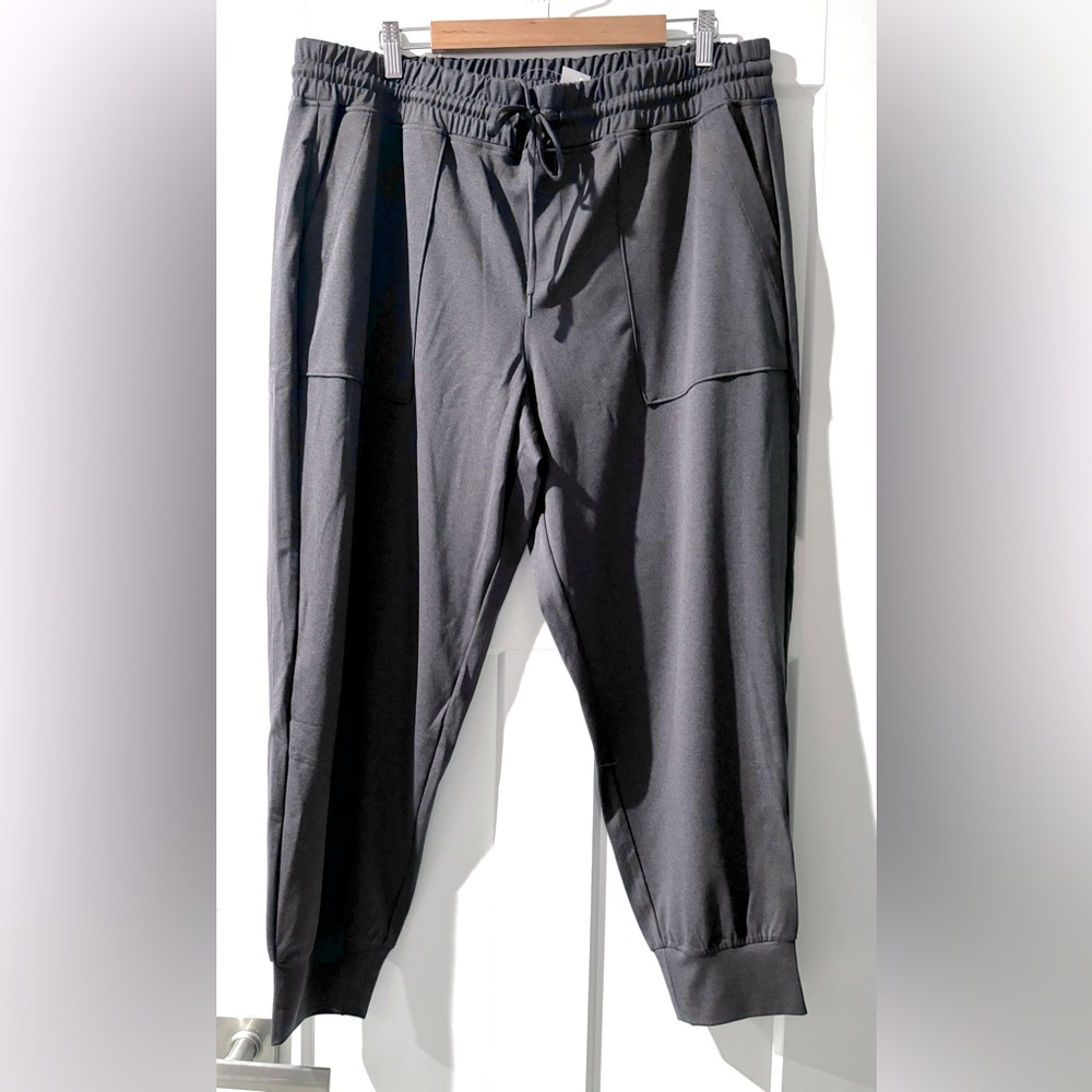 NWT Lou & Grey Joggers